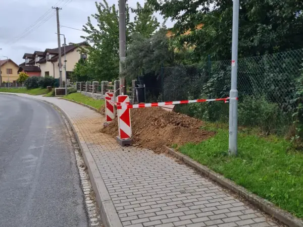 Ruční výkop pod dlažbu a chodník — fotka 5